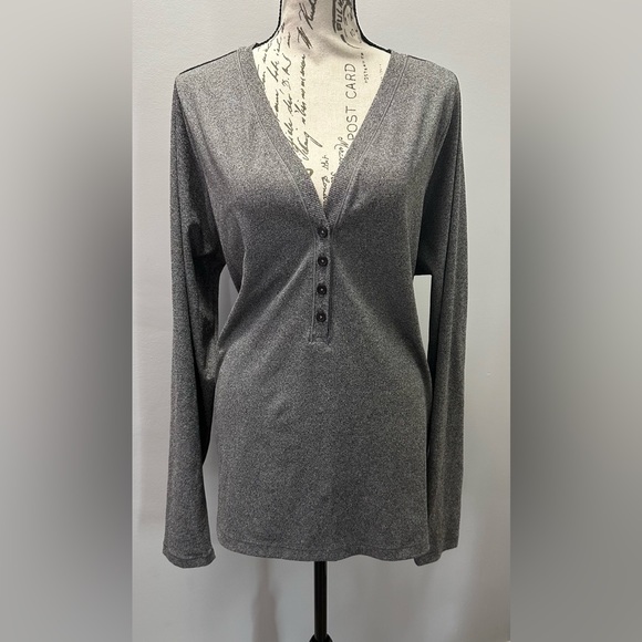 Athleta Tops - Athleta Gray Fitted Long Sleeve Blouse🤍